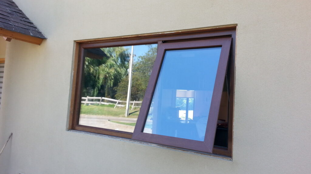 Ventana pvc proyectante