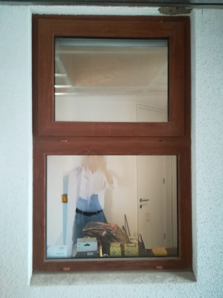 Ventana PVC proyectante Nogal